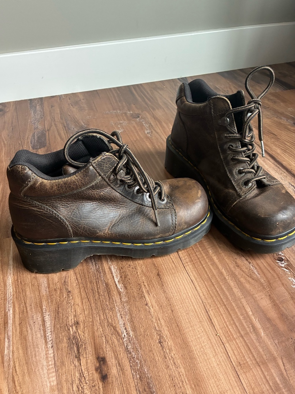 Dr. Marten’s Toya Ladies 7 Brown Leather Lace-Up Platform Ankle Boots Y2K retro
